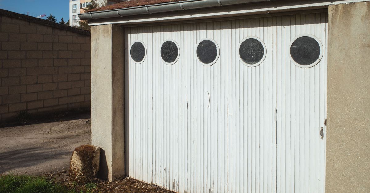 A home garage door and driveway